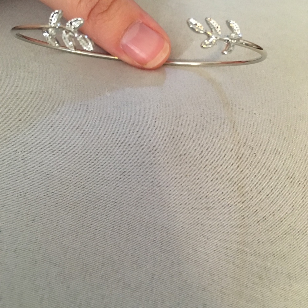 Leaf Bangle - Picture 4 of 7